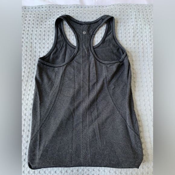 Grey Black swiftly tech lululemon - Picture 1 of 3